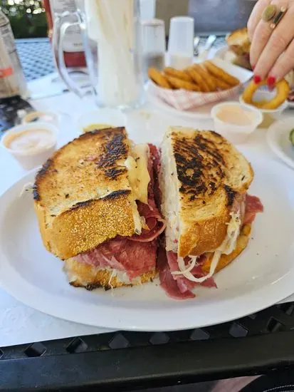 Larry's Lunchbox Delicatessen