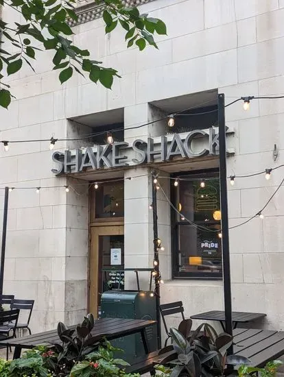 Shake Shack Chicago Athletic Association