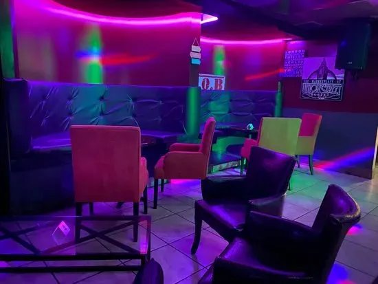 Apollo Cafe & Hookah Lounge