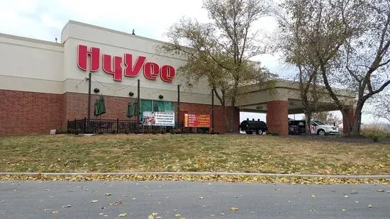 Hy-Vee Grocery Store