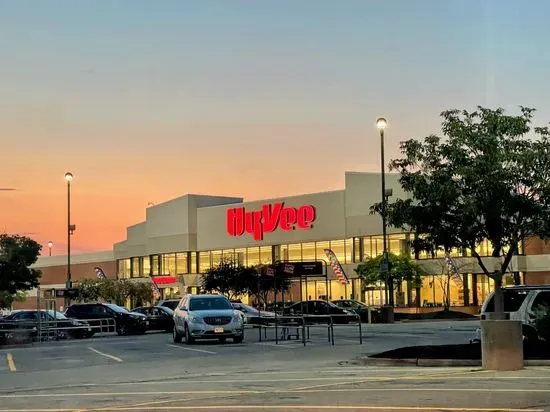 Hy-Vee Grocery Store