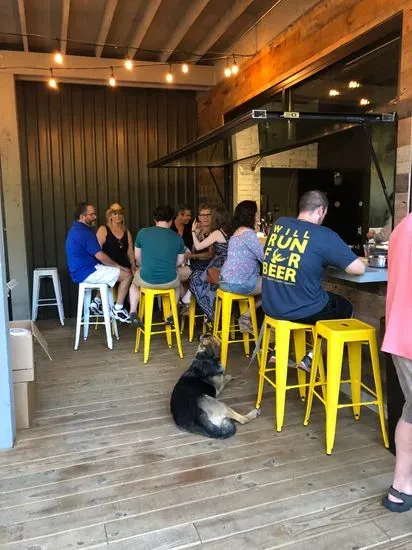 GRRROWLER'S Tap Room & Beer Garden