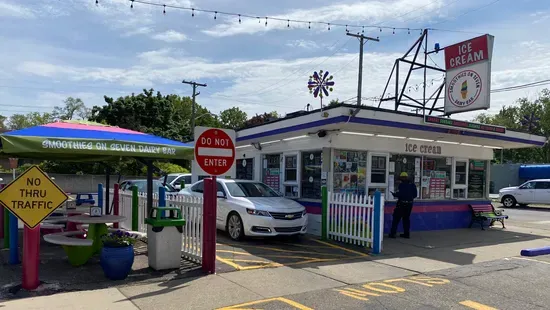 Smoothies On 7 Mile Dairy Bar