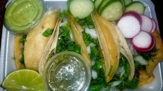 Antojitos y comida mexicana