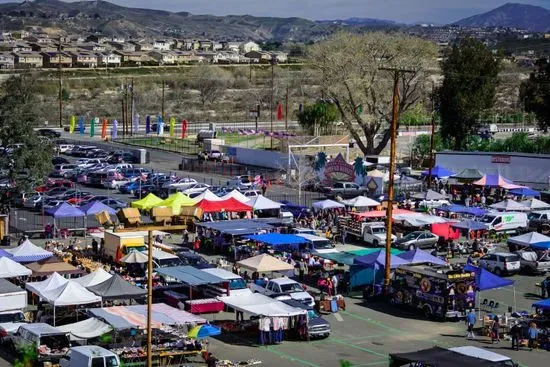 The Santa Clarita Swap Meet @ The Saugus Speedway