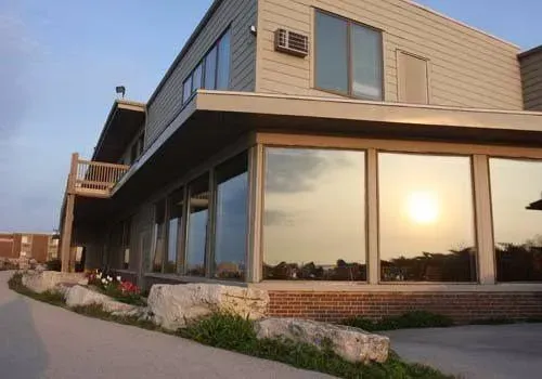 Lighthouse Inn On Lake Michigan