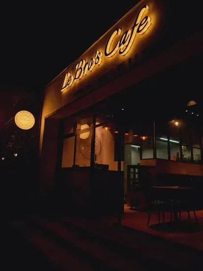 Le bro's cafe