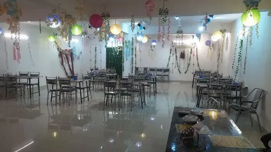 Gomti Ram RESTAURANT VEG/CHINESE/NON-VEG