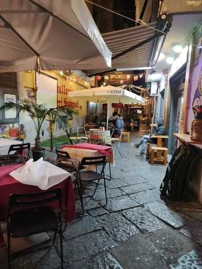 A Taverna d' 'e Zoccole