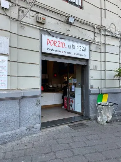 Porzioni di pizza Piazza Carlo III