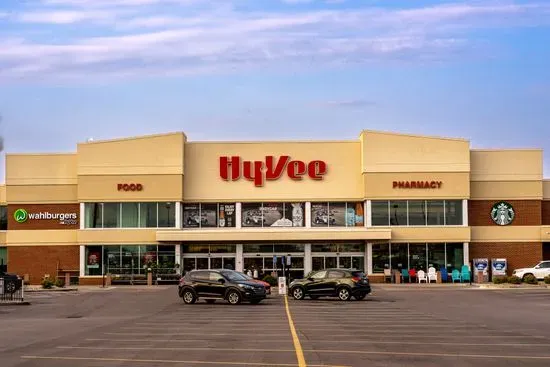 Hy-Vee Grocery Store