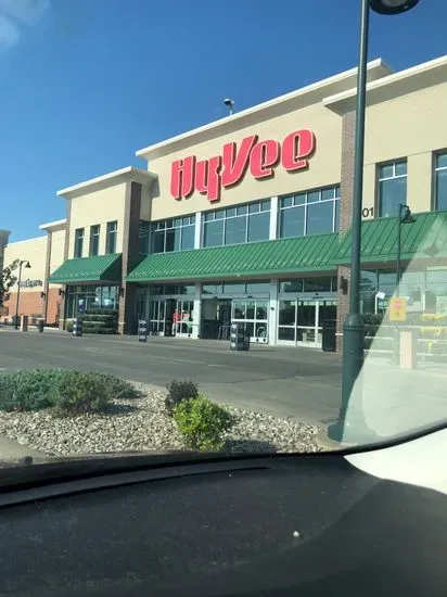 Hy-Vee Grocery Store