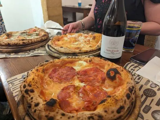 Elvy’s Neapolitan Pizza