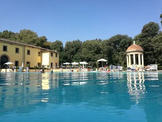 Piscine Le Pavoniere