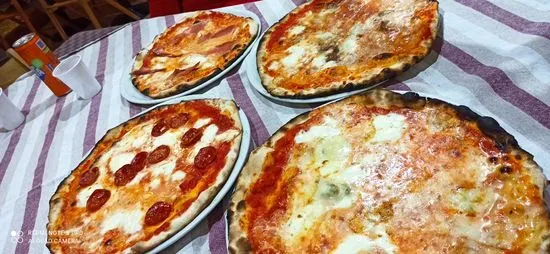 Pizzeria 4 Angeli....forno a legna...rosticceria