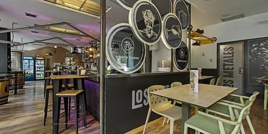 Los Metales Bar & Kitchen