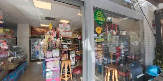 Que Tal Cafetería, Tienda de Alimentacion y Panaderia