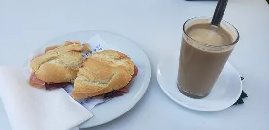 Cafetería Bar la Plaza