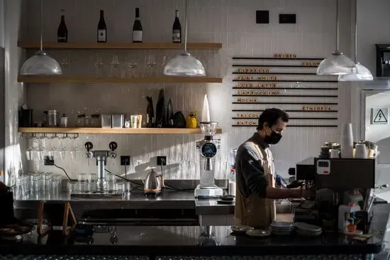 FOUR Madrid — Specialty coffee & Natural wine