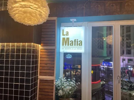 La Mafia se sienta a la mesa