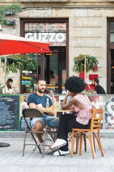 GUZZO I Restaurante con música en el Born