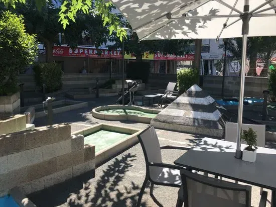 Mini Golf-Bar