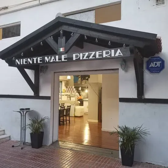 Pizzería Niente Male