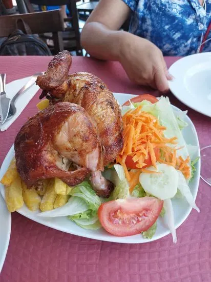 Las Brasas restaurante, pollos al Carbón