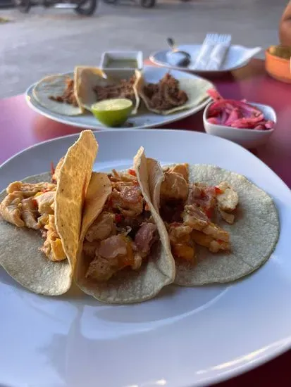 La llorona taco bar