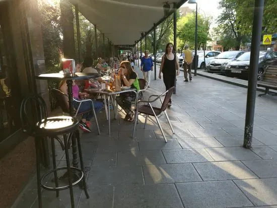 Cafetería Reñones la calle donde queda