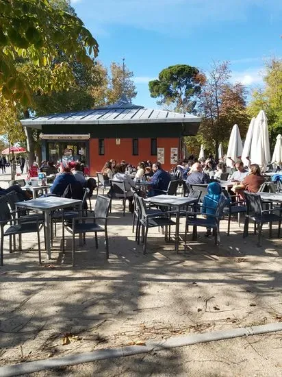 Chiringuito junto al Angel Caido - Parque del Retiro