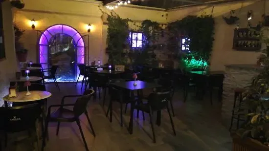 EL PATIO DEL TACÓN