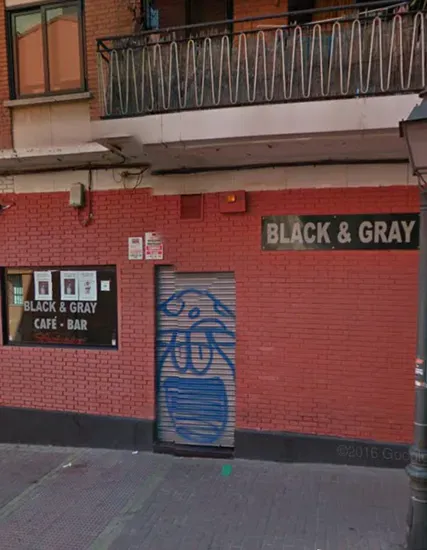 Black & Gray Café - Bar