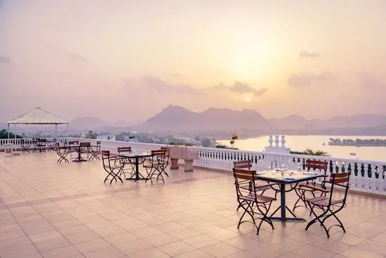 Jannat Rooftop & Bar - Lake facing rooftop & bar in Udaipur