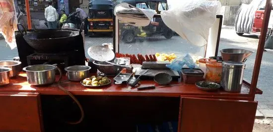 YASH MAYANK VADA PAV AND BHURJI PAV CENTER