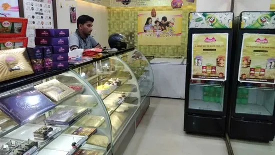 Monginis Cake Shop