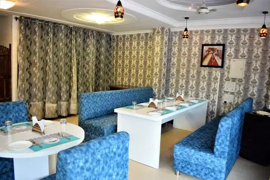 Sour n Spicy Restaurant By Goyal Hoteliers - Best Restaurant in Agra