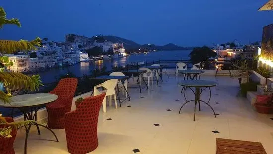 Dream Heaven Haveli-Pichola Lake/Lake View Cafe in Udaipur