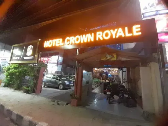 Curry Club Bar & Restaurant (Hotel Crown Royale)