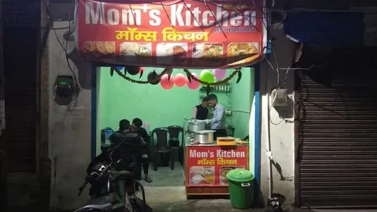 Momos N More...