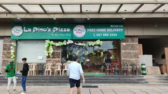 La pino'z pizza udaipur (chetak circle)