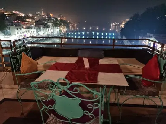 Mannat Restaurant - A Lake view food spot