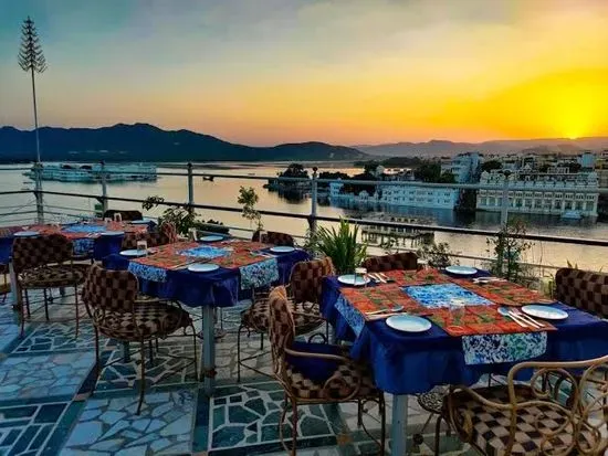 Mewar Haveli - At Lake Pichola