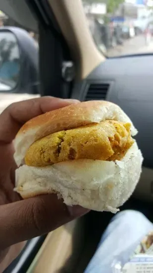 Mohan Singh Vada Pav