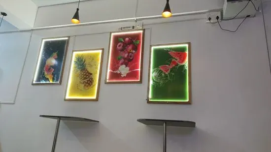 THE JUICE BAR