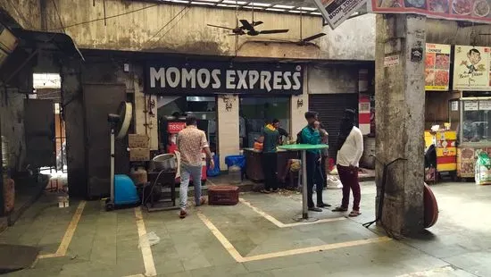 Momo's Express