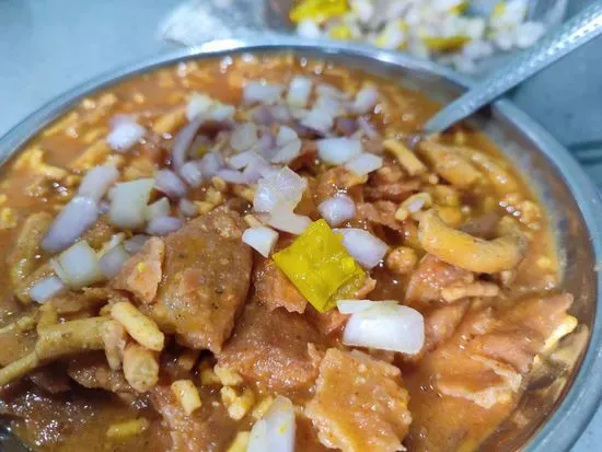 MADAN KAKA NI SEVPURI (shree charbhuja farsan)