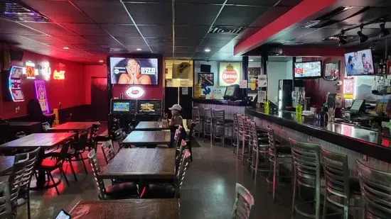 Roy's Sports Bar and Grill