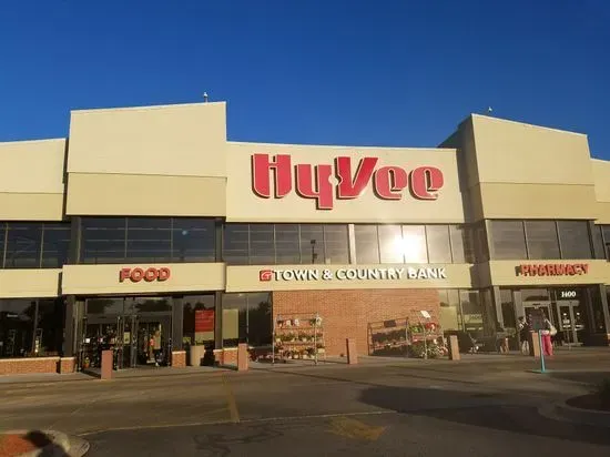 Hy-Vee Grocery Store