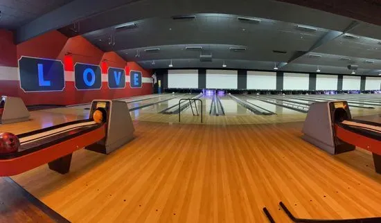 Bowlero Fresno